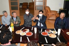 경주시, 공기청정기 및 미세먼지 마스크 경로당에 전달