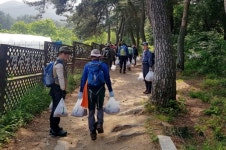 경주국립공원, 국민 참여 생태토 나르기 행사 실시