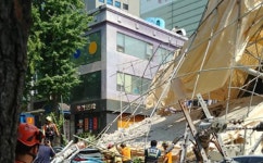 잠원동 신사역 붕괴사고… 2명 중경상·인부 4명 무사 대피 [종합]