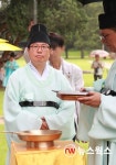 [포토뉴스] 고종황제 잠든 홍유릉서 고유제 지내는 조광한 남양주시장