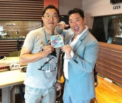 신우식, 김제동에게 CD 파는 중?… 신인가수 신스타 열혈 영업 중