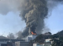김해 부경축산 신축건물 공사장서 화재 발생…대응 2단계 발령