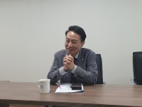 지방분권 전도사 김정태 서울시의원 정치인 목에 힘 들어갔다면 생명 끝난 것