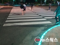 수원시, 보행자 안전 위해 LED 바닥형 보행신호등 설치