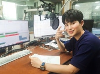 김희재, '이수영의 12시에 만납시다' 생애 첫 라디오 DJ 도전… 