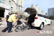 최대호 안양시장 착한수레 탑승해 교통약자 이동봉사하며 민생현장 점검