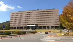 법무부 직원 1명 코로나 확진, 청사 폐쇄…박범계 장관도 진단 검사