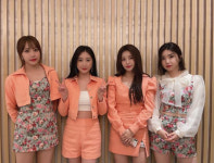 브레이브걸스 민영·유정·은지·유나, 롤린 역주행으로 행복한 근황… 오늘도 고마워요