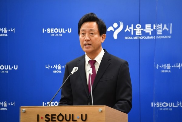 서울시, 광화문에 100m 태극기 설치 계획 철회 결정