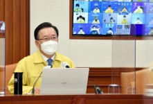 김부겸 총리, 첫 중대본 회의 주재 최우선 과제는 코로나 극복