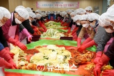 [포토] 수원도시공사, 사랑나눔 김장 봉사활동