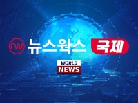 러시아 뉴스 생방송 중 기습 반전시위…NO WAR, 정치선전 믿지 마라