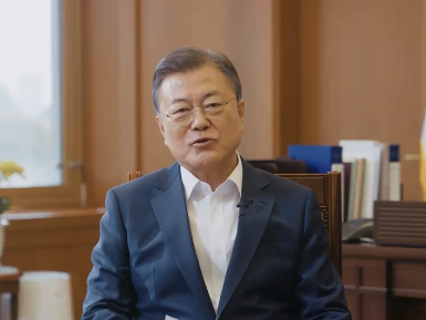 안철수, 이재명 대통령에 조국·윤미향 사면 반대 플래카드 들고 광복절 현장서 시위