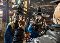 우리 스마트폰은 이런 것도 돼요...단편영화에 진심인 삼성과 애플