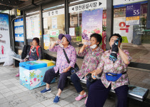 최기문 영천시장, 폭염 대비 버스승강장 생수 비치 사업 점검