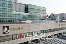 [수원소식] XR버스1795행 K-Display 2023 산업전시회 출품·폭염특보 발령시 살수차 운영·노면빗물분사시설 가동·수원시도서관 올해의 책... 
