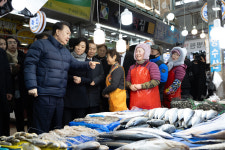 의정부 제일시장 찾은 윤 대통령…전통시장 잘되도록 적극 지원