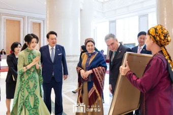 김건희 여사, 투르크 최고지도자 배우자와 친교…