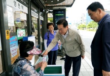 영천시, 여름철 버스승강장 시원한 얼음·생수 비치