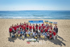 롯데호텔, 시그니엘 부산 펫 플로깅 진행…업사이클링 제품 제공