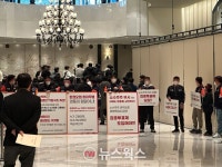 고려아연 임시주총, 한 시간째 지연…최윤범 회장 주총 불참