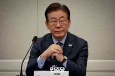 이재명 경기도 법카 유용 사건, 내달 8일 첫 재판…기소 4개월만