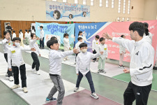 [포토] 광주 서구, 국가대표와 함께 펜싱교실 1기 개강