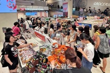 롯데마트, PB 앞세워 싱가포르 진출…K-그로서리 글로벌 공략 본격화