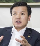 의원 농촌마을보호지구 육성 조례 제정·박순범 위원장 실질적 생명선 제도화 서둘러야·정영길 의원 과채류 농업 체계적 육성 조례 제정