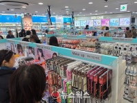 불황일수록 다이소 간다…1000원 장사로 유통 빅3 등극