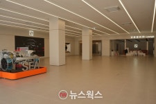 [단독] 지커코리아, 강남 매장…인증 지연에 차 없는 개점 휴업 상태