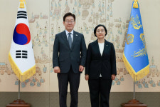 '공식 취임' 한성숙 총리 