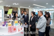 이소영 중기부 장관, 첫 민간행보는 '한국콜마 세종공장'