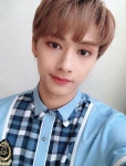  세븐틴 준, 교복입은 모습에 관심 UP...팬들의 사랑이 느껴져 