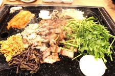 전주 신시가지 맛집 육공장, 상등품의 암돼지와 미나리, 묵은지 함께 즐길 수 있어