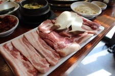 모슬포항에서 즐기는 아름다운 경치와 흑돼지 맛이 일품인 제주 모슬포 맛집 피그농원