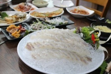 15년 전통의 인천 계산동 맛집 통영수산, 신선한 회와 다양한 반찬으로 만족도 높여