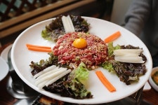 포천맛집으로 알려진 백년애가든, 다양한 육류요리뿐 아니라 양질의 암반수 제공해 눈길