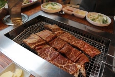 포천맛집으로 알려진 백년애가든, 다양한 육류요리뿐 아니라 양질의 암반수 제공해 눈길