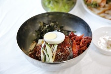 속초 막국수 맛집 김삿갓 막국수, 영양가 풍부한 명태회막국수 등 현지 별미 제공