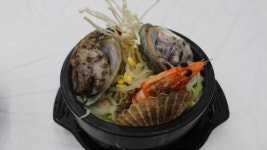 강원도 속초 맛집 해녀마을, 대표 메뉴인 해물전복뚝배기로 현지인 입맛 사로잡아