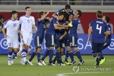 일본, 우즈베키스탄 2-1 격파 조 1위로 16강진출 사우디와 격돌