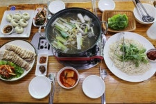 튤립 축제 후 가볼만한 안면도 맛집 딴뚝칼국수