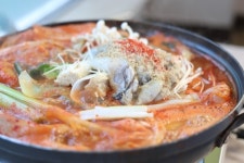 안면도 맛집 꽃지꽃게집, 푸짐한 게국지·간장게장 세트 메뉴로 알리움 축제 방문객 눈길