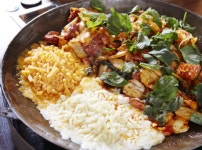 홍대닭갈비 신미경홍대닭갈비, 모차렐라와 체다치즈 디핑 소스 제공하는 글로벌한 맛으로 한식의 세계화에 일조