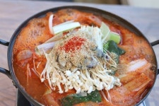 꽃지꽃게집, 태안 향토음식 게국지 요리로 자연휴양림 방문 후 맛볼 수 있어 눈길