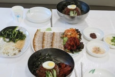 속초 맛집 김삿갓막국수, 직접 뽑아낸 막국수로 쫄깃한 식감 살려내 이목