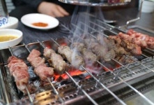 부드러운 양고기로 입맛을 사로잡는, 여의도 양꼬치 맛집 동방양고기