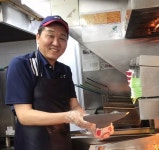 엄익수 KFC 대표, 대학로 지점서 매장 현장 교육 프로그램 수행