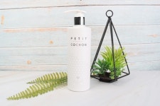 쁘띠꾸숑 톤업 프리샤워(Petit Cochon Tone Up Pre Shower), 산뜻한 마무리감으로 피부톤 개선은 물론 수분 유지 도와 눈길